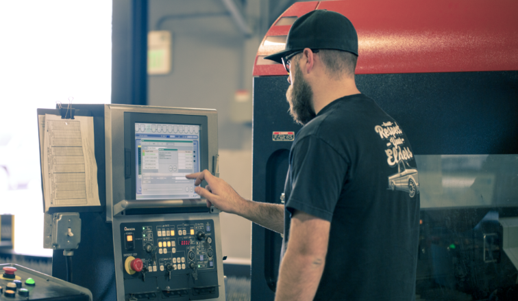 industrial_pcs_in_cnc_automation